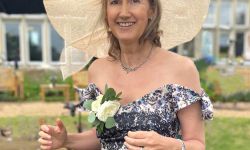 رحيل الروائية البريطانية صوفي كينسيلا